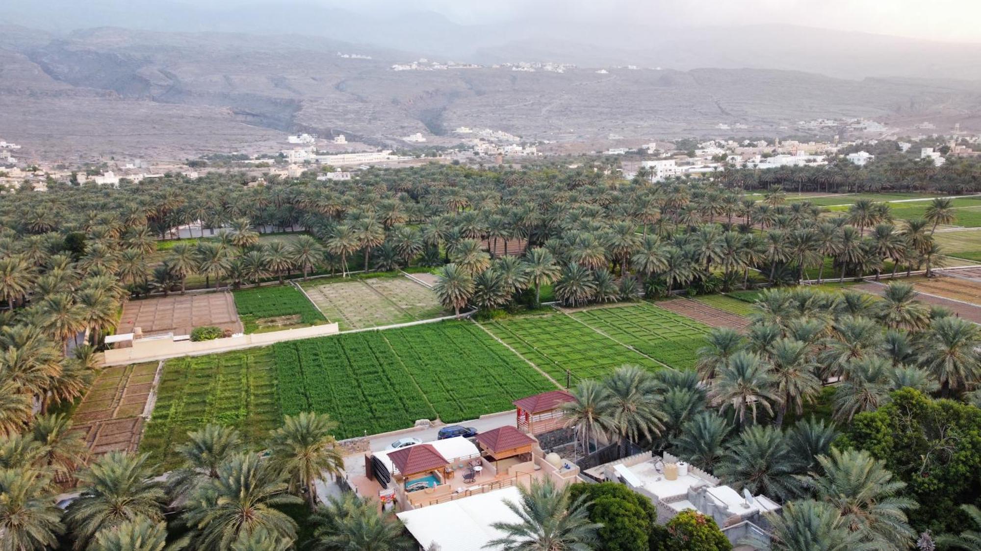 بيت نُزل السلام Bait Salam Inn Эль-Хамра Экстерьер фото